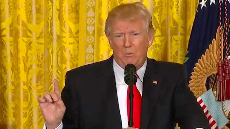 Τραμπ: «Τα καθάρματα που είναι υπεύθυνα για τις διαρροές θα συλληφθούν»