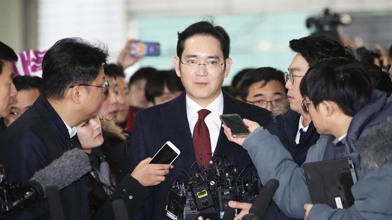 Προφυλακιστέος ο επικεφαλής της Samsung