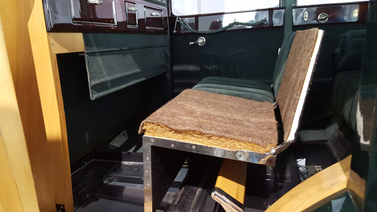 Ακτινογραφία της πίσω σειράς καθισμάτων...