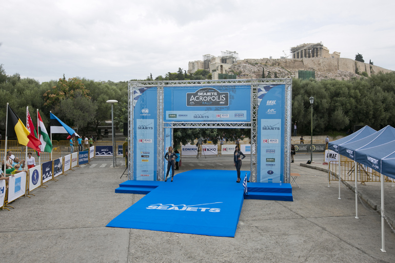 Έτσι όπως πάει το θέμα, στο τέλος θα μείνουμε μόνοι μας να βλέπουμε την Ακρόπολη. Τον φταίχτη σίγουρα θα τον γνωρίζουμε...