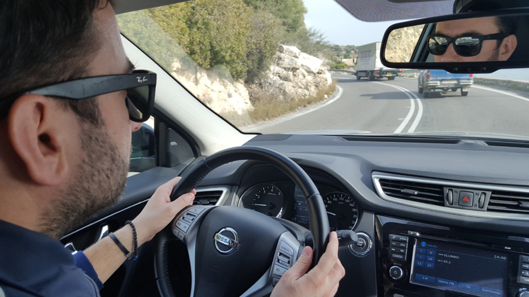 Πίσω από το τιμόνι του ιαπωνικού SUV...