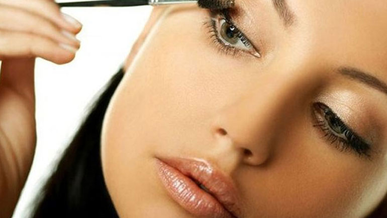 Πώς να φορέσετε σωστά τη μάσκαρά σας