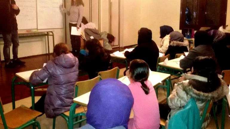 Τις πρώτες τους λέξεις στα ελληνικά μαθαίνουν πρόσφυγες στη Βέροια