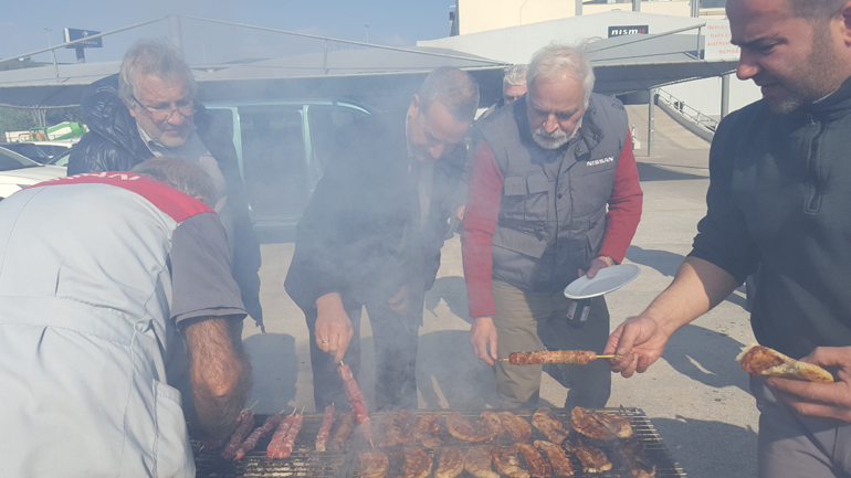 Ακόμα και ο Τάκης Θεοχαράκης έψησε!!!