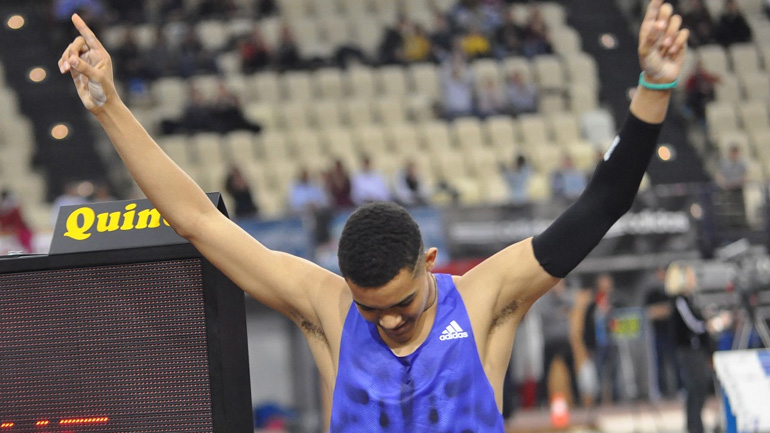 Στίβος: «Πέταξε» στα 5.70μ. ο Καραλής