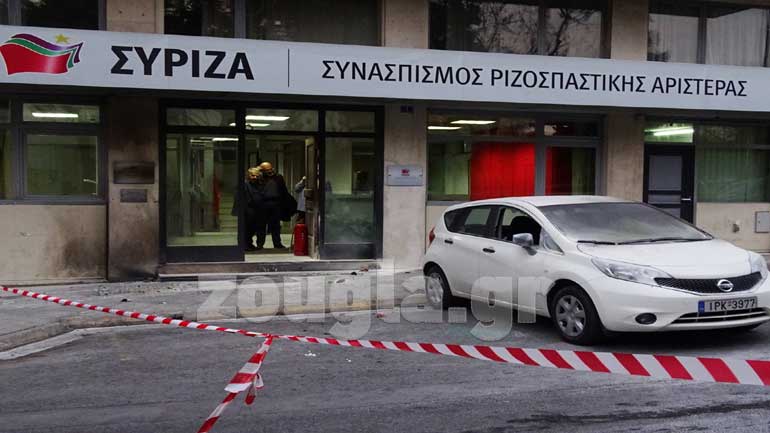 Επίθεση με μολότοφ στα κεντρικά γραφεία του ΣΥΡΙΖΑ από “μασκοφόρους” – τραυματίστηκε αστυνομικός