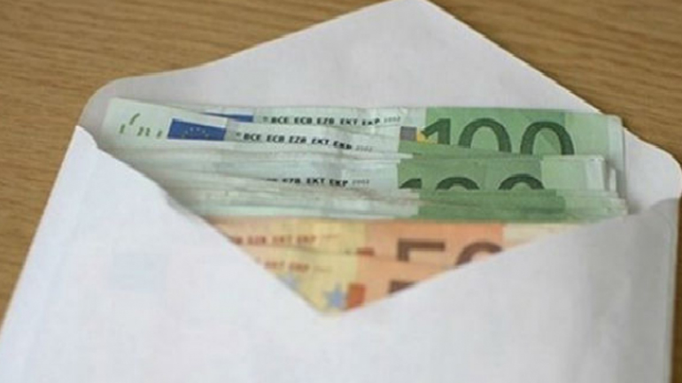 Καλαμάτα: Βρήκε 950 ευρώ στον δρόμο και τα παρέδωσε στην αστυνομία