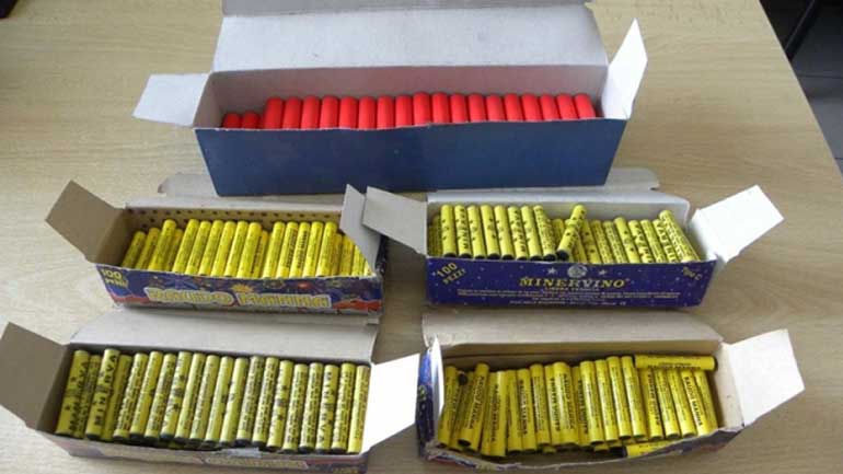 Τρίκαλα: Είχαν στην κατοχή τους 3.465 βεγγαλικά και πυροτεχνήματα