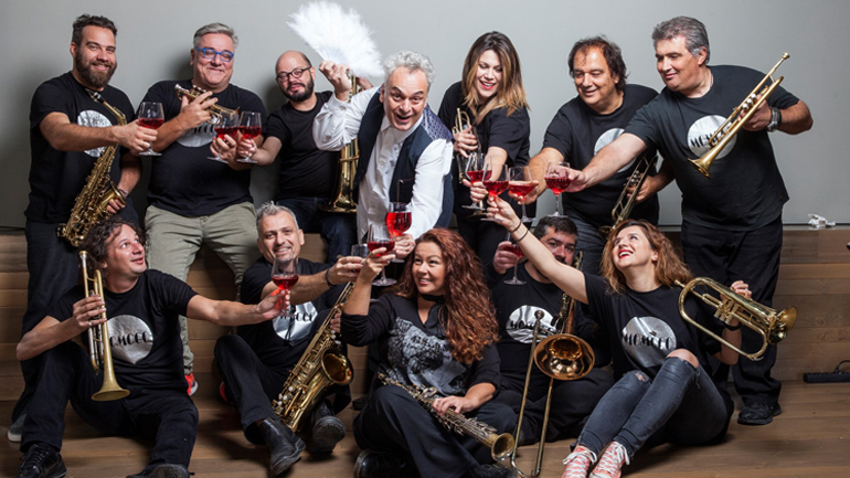 Η «Εσχάτη Κωμωδία» των Monie & Monie Conniente έρχεται στο Half Note