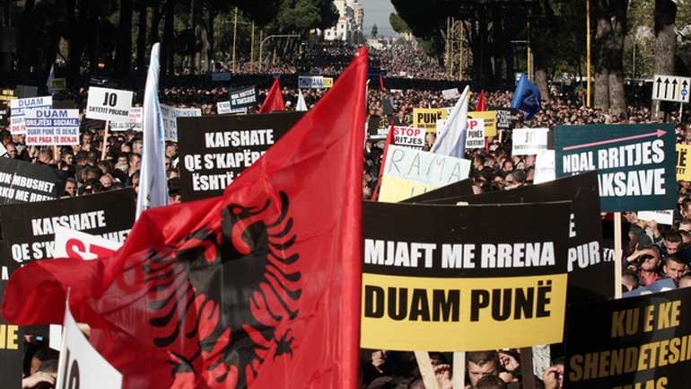 Αλβανία: Κλιμακώνει τις κινητοποιήσεις η αντιπολίτευση