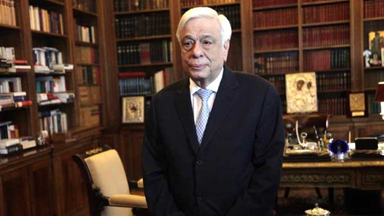 Παυλόπουλος στα παιδιά των προσφύγων: «Θα μείνετε εδώ όσο χρειασθεί»