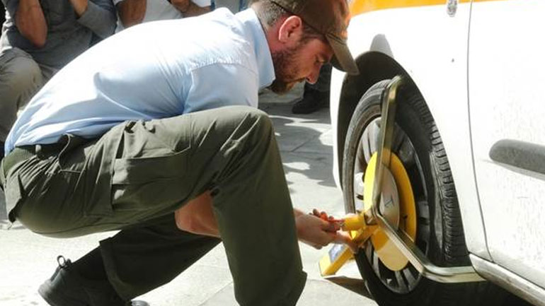 Ο Δήμος Αθηναίων αποφάσισε να αρχίσει να σβήνει κλήσεις