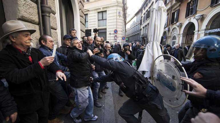 Ιταλία: Λήξη της απεργίας τους αποφάσισαν οι οδηγοί ταξί