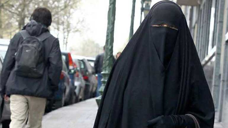 Η Βαυαρία πρόκειται να απαγορεύσει τη χρήση της μπούρκας εν όψει των γερμανικών εκλογών