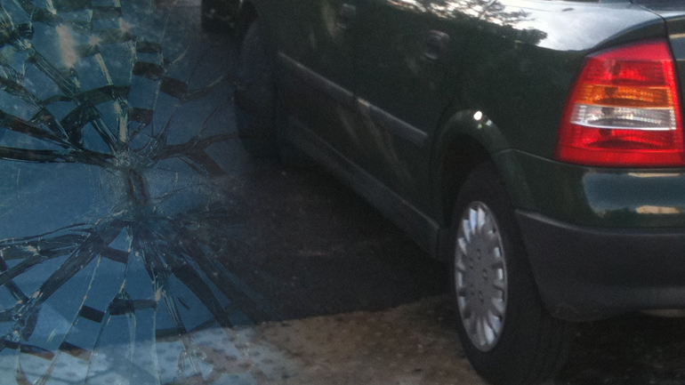 Θεσσαλονίκη: Αυτοκίνητο «καβάλησε» πεζοδρόμιο – Τρεις τραυματίες