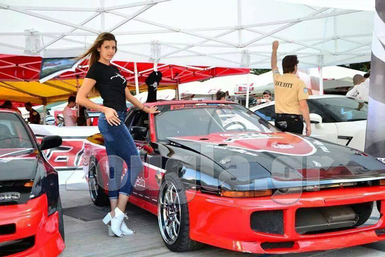 Οι εμφανίσεις της σε συναντήσεις με γρήγορα αυτοκίνητα είναι πολλές!