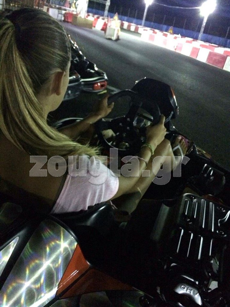 Οδηγεί... γρήγορα γιατί, όπως γνωρίζουμε, έχει καλό δάσκαλο!