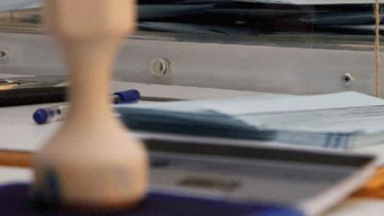 Απλή αναλογική και μείωση θητείας για τους δημάρχους