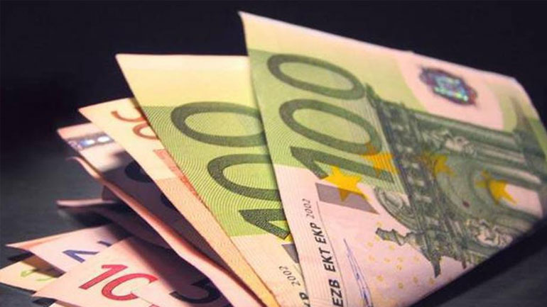 EE: H αρχή του τέλους για τα μετρητά;