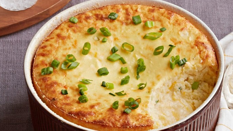 Σουφλέ πατάτας με πράσο και τυριά