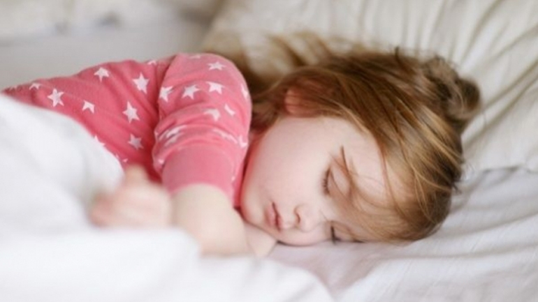 Πόσες ώρες πρέπει να κοιμάται ένα παιδί ηλικίας 1-3 ετών;