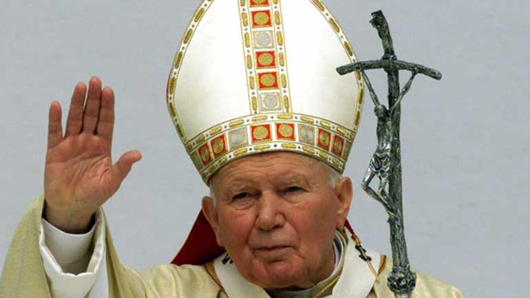 Πολωνία: Εισαγγελική έρευνα για «βλάσφημο» θεατρικό έργο που παρουσιάζει τον πάπα Ιωάννη Παύλο σε ερωτικές περιπτύξεις