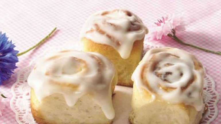 Ρολά σφολιάτας με μερέντα και μπανάνα