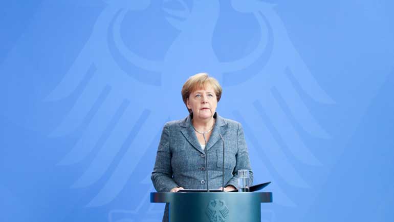 Η Μέρκελ εξετάζει συνάντηση με τον Μακρόν πριν από τις προεδρικές εκλογές στη Γαλλία