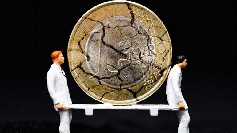 DW: Το 2018 η απόφαση για το ελληνικό χρέος
