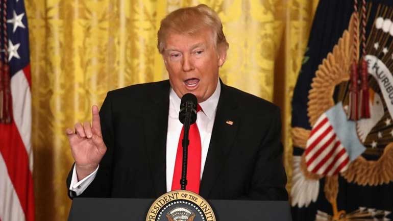 Τραμπ: «Η απέλαση των παράτυπων μεταναστών στο Μεξικό αποτελεί μια στρατιωτική επιχείρηση»