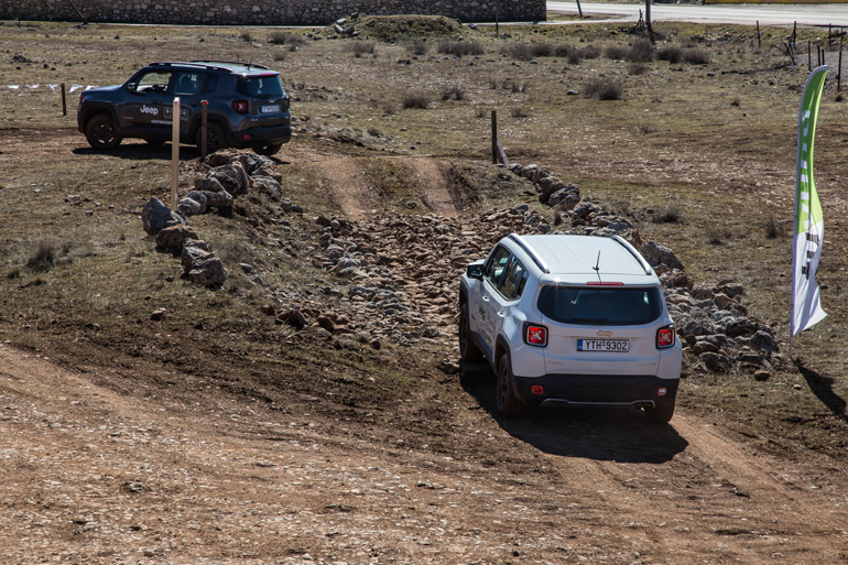 Είναι Jeep και φαίνεται γιατί μπορείς να εξερευνήσεις δύσβατα μέρη...