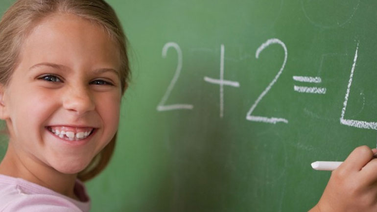 Έρευνα: Τα παιδιά μαθαίνουν στο σχολείο καλύτερα τα μαθηματικά… εν κινήσει