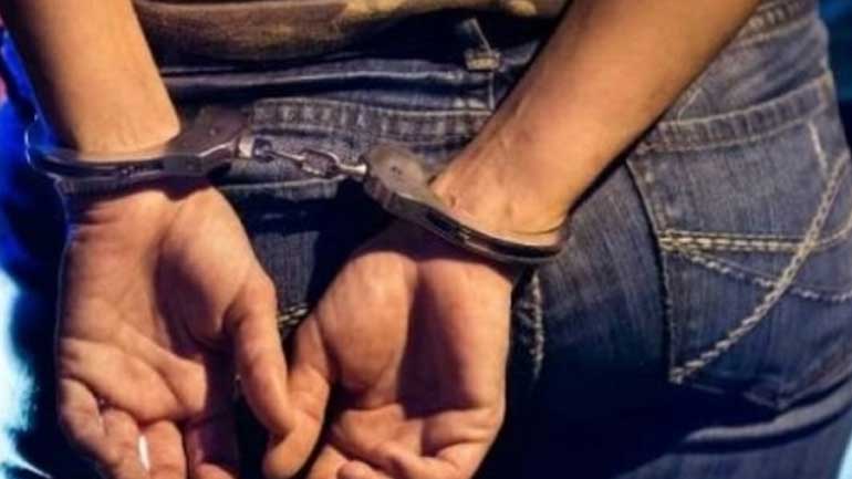 Εξαπατούσε ηλικιωμένους παριστάνοντας την εφοριακό