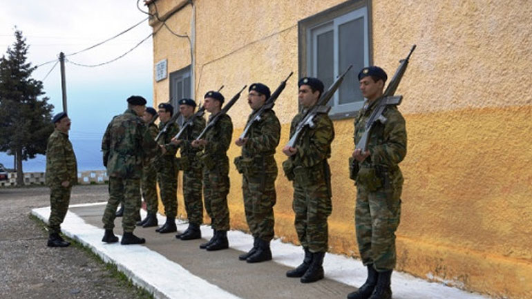 Οι Τούρκοι κατηγορούν (!) τον αρχηγό ΓΕΣ ότι σήκωσε την ελληνική σημαία στις Οινούσσες!