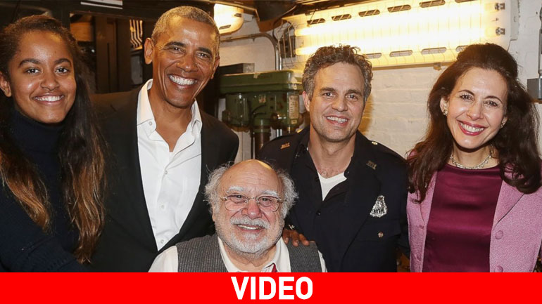 Ο Μπάρακ Ομπάμα πήγε Μπρόντγουεϊ και απολαύσε τον Ντάνι ντε Βίτο Ο Μπάρακ Ομπάμα πήγε Μπρόντγουεϊ και απολαύσε τον Ντάνι ντε Βίτο