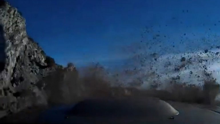 Επιχείρηση απεγκλωβισμού επιβατών Ι.Χ. μετά από πτώση στο γκρεμό