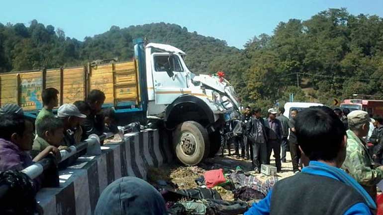 Ινδία: Ανατροπή φορτηγού με 17 νεκρούς και 62 τραυματίες