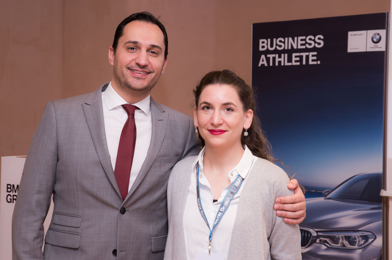 O product manager της BMW Νίκος Καψής μαζί με την Marketing Communication Specialist  της BMW, Κυριακή Μπασιά