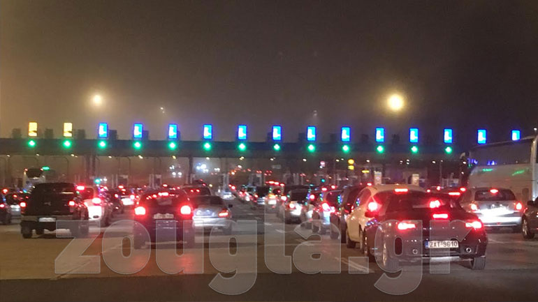 ΤΩΡΑ: Ουρές στα διόδια κατά την επιστροφή των εκδρομέων