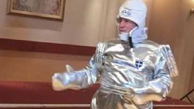 Ξεχάστε τον Πανίκα…Ζορό-Ντύθηκε αστροναύτης!