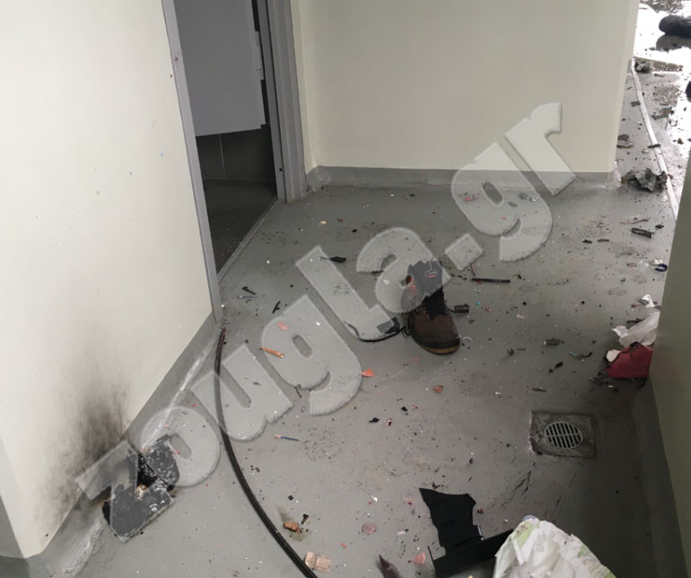 Στο εσωτερικό της τουαλέτας