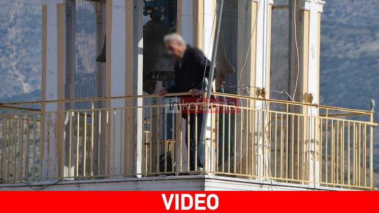 Ανέβηκε στο καμπαναριό και απειλούσε να αυτοκτονήσει