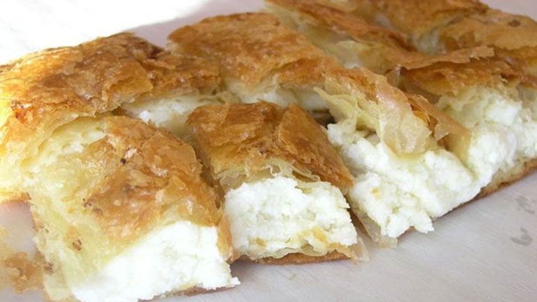 Σήμερα φτιάξτε μπουγάτσα με τυρί!