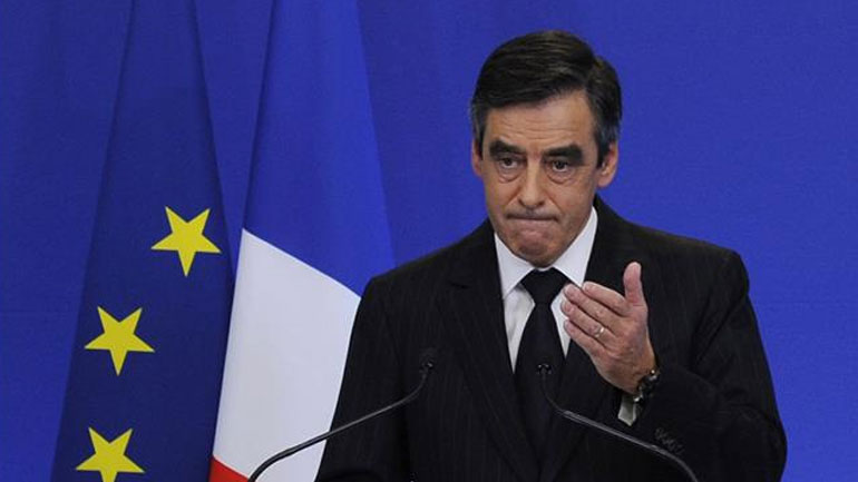 Ο Φιγιόν καταγγέλλει «πολιτική δολοφονία» και δεν αποσύρεται