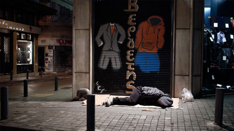 Η κρίση έκανε τους Έλληνες κατά 40% φτωχότερους