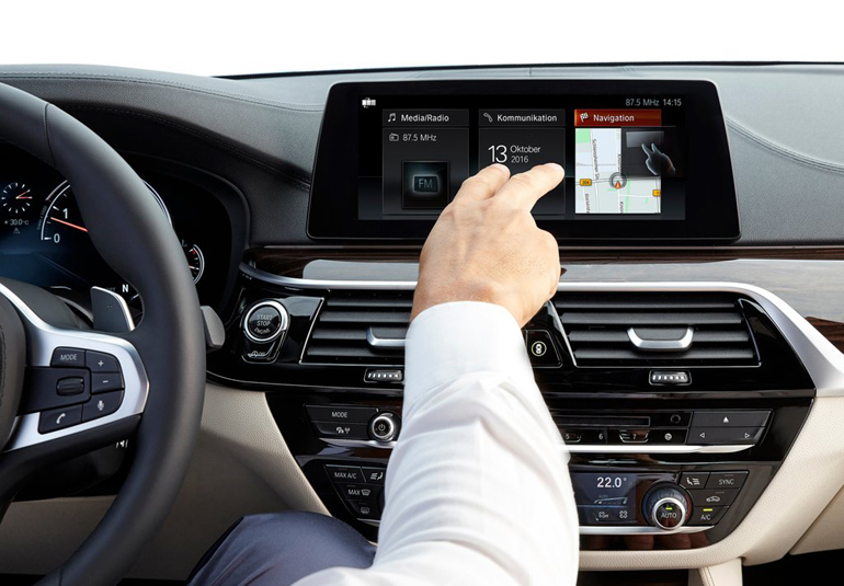 Κουνάς τα δάχτυλα και αλλάζει ο σταθμός που ακούς στο ραδιόφωνο. Απίστευτο!