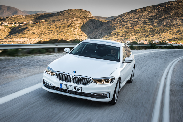 Μπορεί να μιλάμε για τεχνολογικό... παροξυσμό αλλά με μία BMW Series 5 μπορείς να κινηθείς και πολύ γρήγορα αν το θελήσεις!