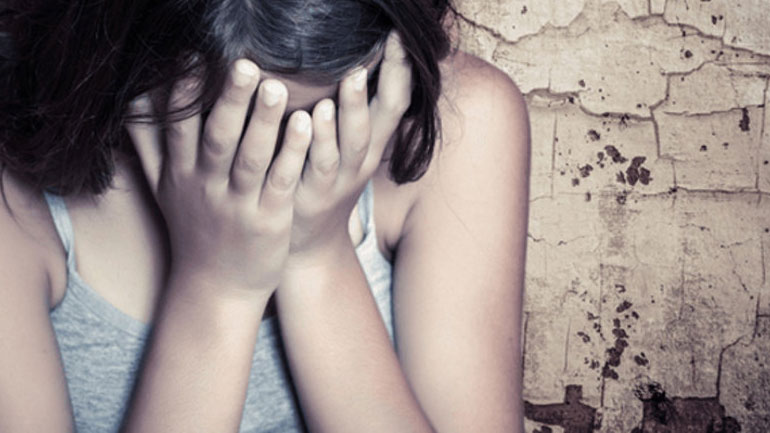 Αυλίδα: Γυναίκα κατήγγειλε ότι τη βίασαν τρεις κουκουλοφόροι