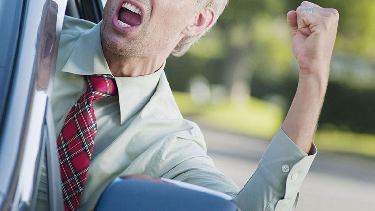 Οδηγός γρονθοκόπησε πεζό λόγω… αργού βαδίσματος