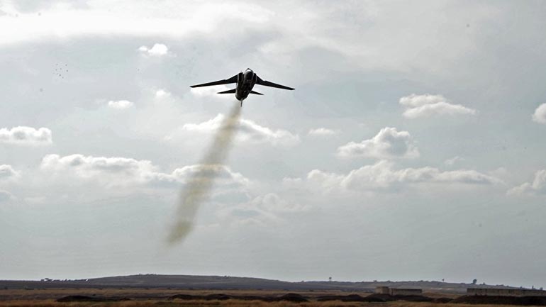 Συνετρίβη αεροσκάφος της συριακής πολεμικής αεροπορίας στα σύνορα Τουρκίας – Συρίας